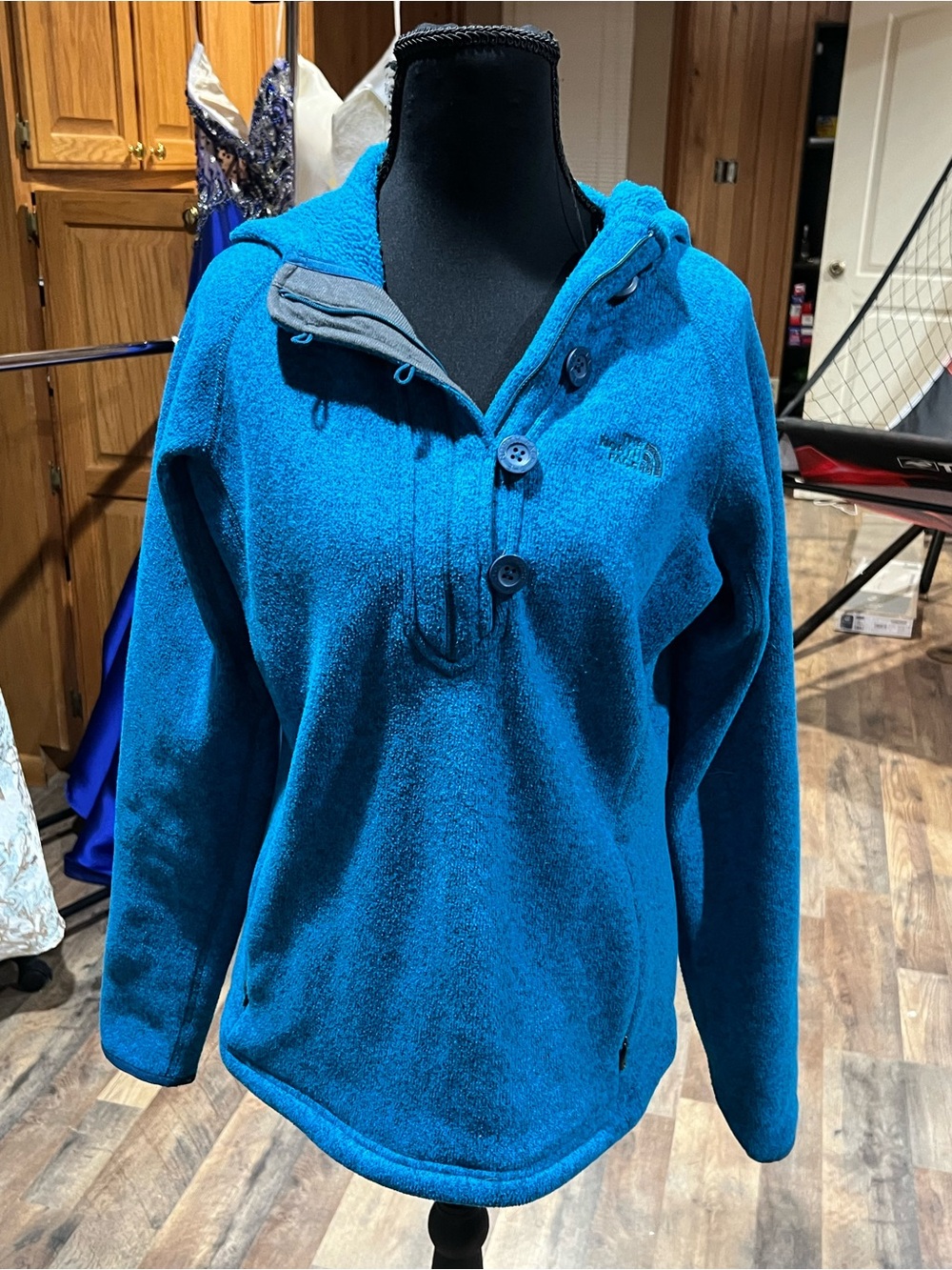 The North Face women’s Teal Blue Zip-Up Fleece Hoodie